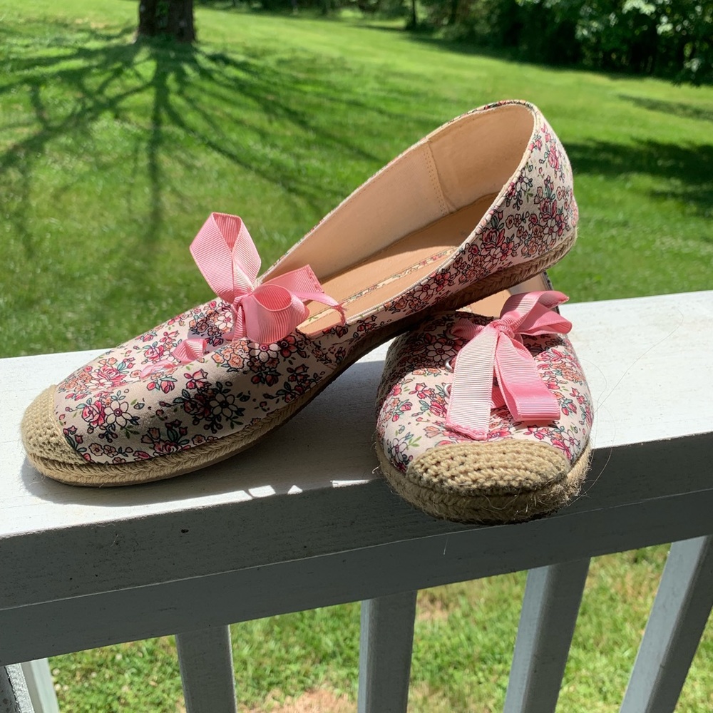 Never worn! Cute summer/spring flats